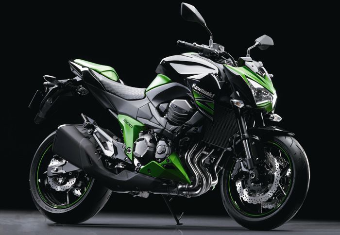 Ακόμη πιο δυναμικός ο σχεδιασμός του νέου Kawasaki Z800 σε σχέση με το μοντέλο που γνωρίζουμε σήμερα. Τα φλας έχουν μετακομίσει χαμηλά κάτω από το φαν